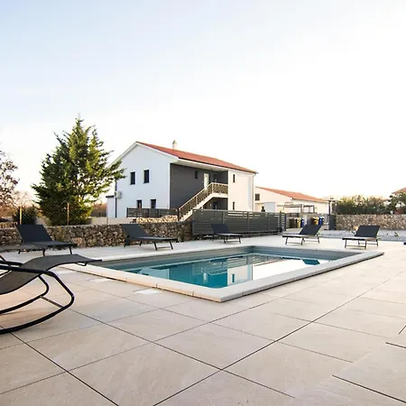 Beautiful Home In Krk With Sauna Ferienhaus *
