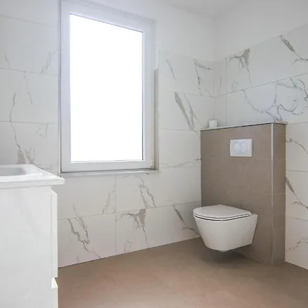 Beautiful Home In Krk With Sauna Ferienhaus *